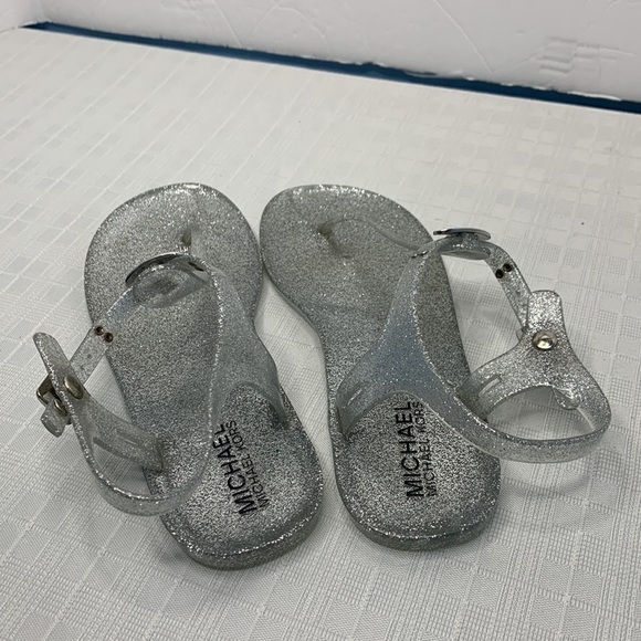 MICHAEL KORS Jelly PVC Thong Sandal MK Logo Plate Matte Silver - Picture 3 of 8